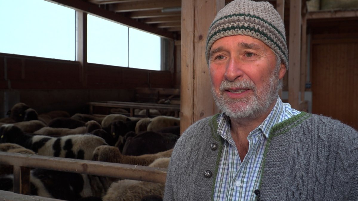 Joseph Grasegger, Vorstand des bayerischen Schafhaltervereins, macht sich Sorgen um die Nutztiere im bayerischen Oberland