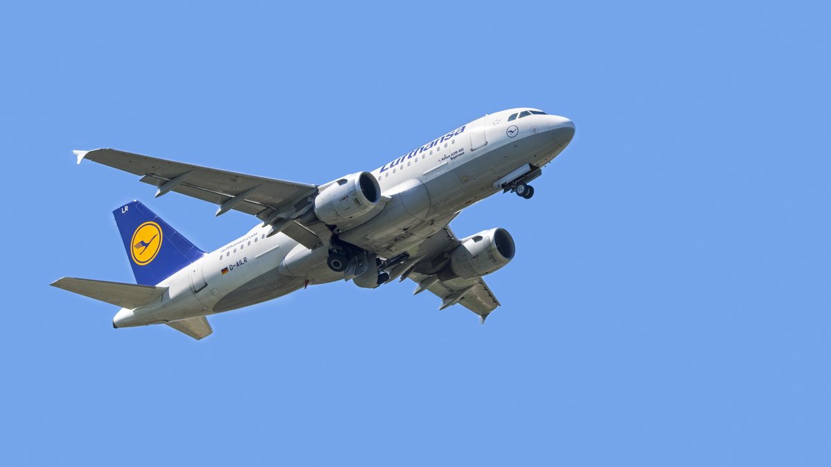 In der EU sollen Flüge ab 2025 mit einem Umweltlabel gekennzeichnet werden.