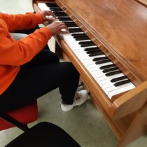 Musik- und Kunstthearpie für Flüchtlingskinder | Bild: Dorothea Hußlein