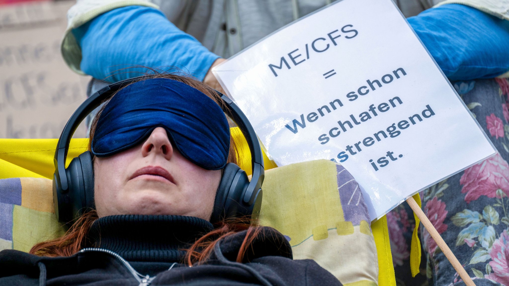 Liegend-Demos: Mehr Hilfe für ME/CFS-Erkrankte gefordert