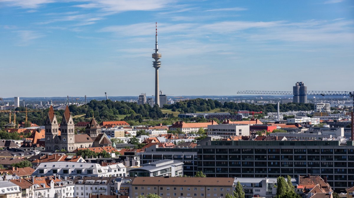 Panorama von München mit Olympiaturm.
