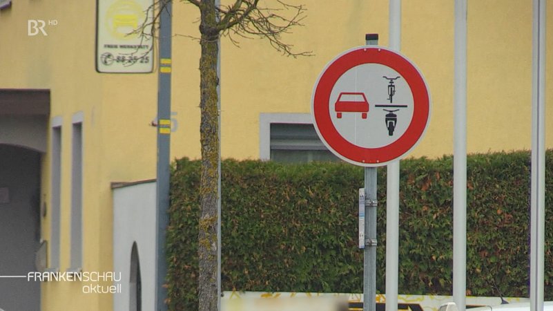 Das neue Verkehrsschild in Gunzenhausen. | Bild: BR Das neue Verkehrsschild in Gunzenhausen.