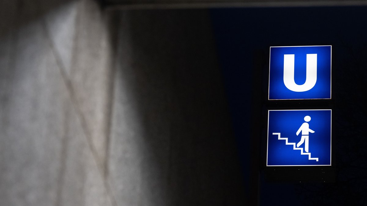 Mann stirbt nach Sturz auf Münchner U-Bahn-Gleise