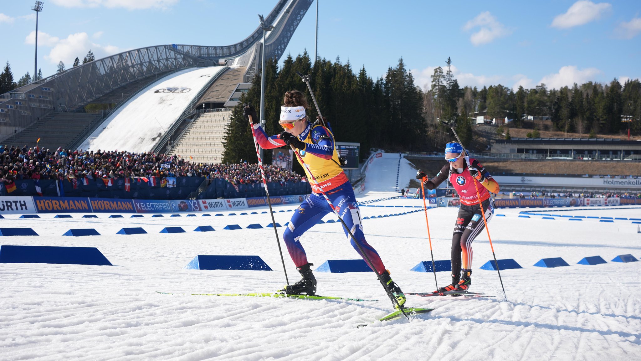 Lou Jeanmonnot und Franziska Preuß im Zweikampf um den Gesamtweltcup