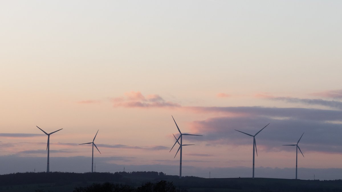 Windräder im Landkreis Würzburg | Bild: Yann Schreiber/AFP Windräder im Landkreis Würzburg