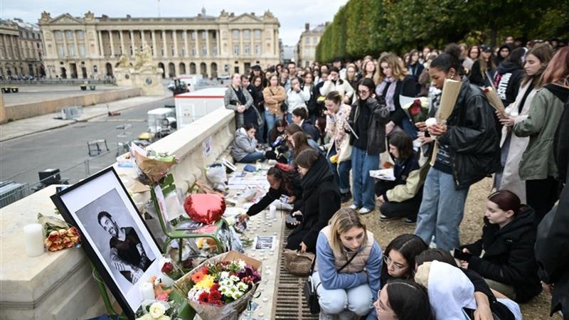 Auch in Paris wurde um Liam Payne getrauert. | Bild: pa/dpa/Abdullah Firas/ABACA Auch in Paris wurde um Liam Payne getrauert.