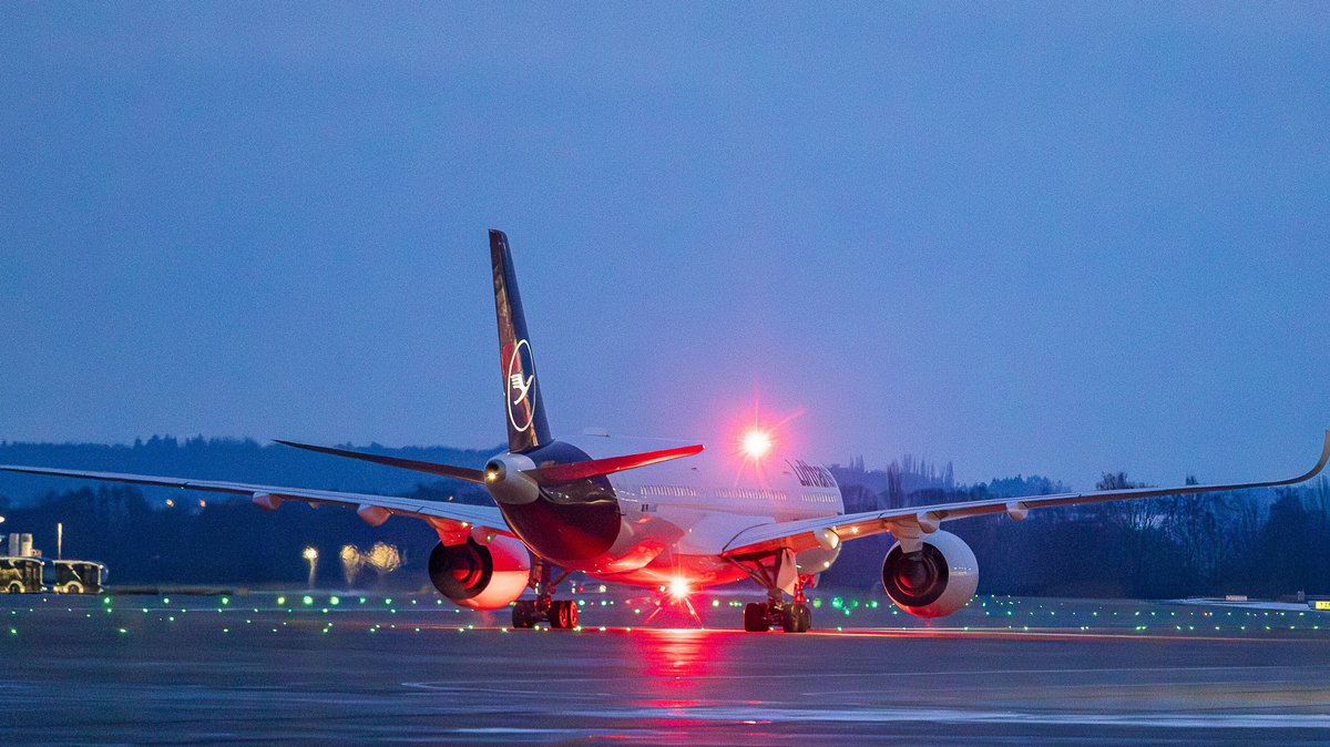 Zwangsübernachtung am Münchner Flughafen – Kritik von Feuerwehr
