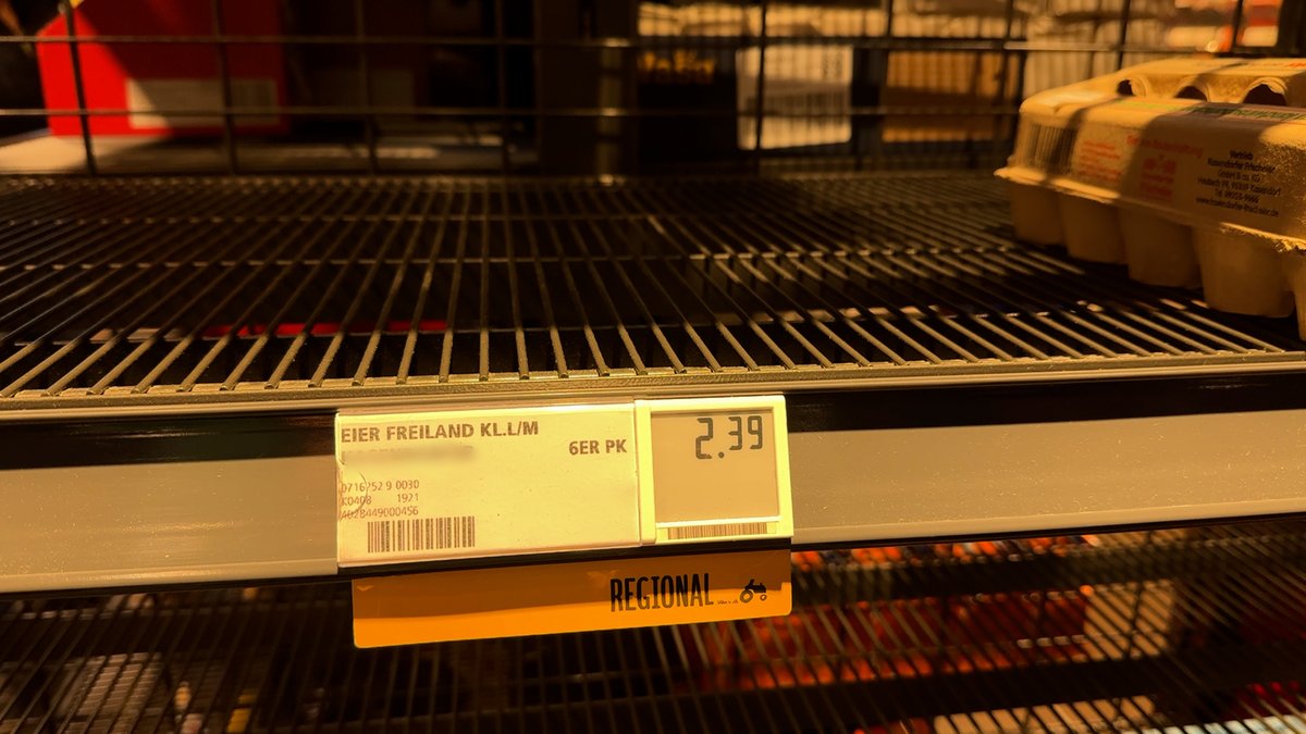 Leere Eierregale in Bayern