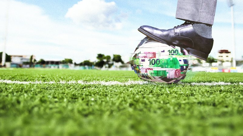 Sportwetten: Amateurfußball im Visier | Bild: Bildrechte: BR/AdobeStock/tungphotoBildbearbeitung und -montage: BR/Christopher Roos von Rosen/Hannah Wiesner Sportwetten: Amateurfußball im Visier