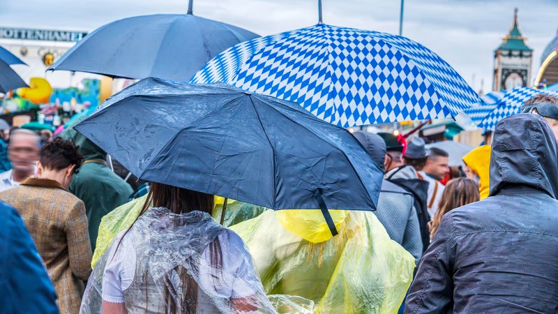 Der Wiesn-Ausklang dürfte nass werden | Bild: pa/dpa/Wolfgang Maria Weber Der Wiesn-Ausklang dürfte nass werden