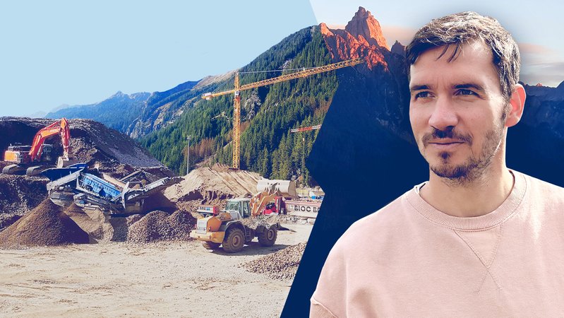 Felix Neureuther steht vor im Bild zweigeteilten Bergpanorama: einmal vor idyllischer Bergspitze im Sonnenuntergang, einmal vor Großbaustelle in den Bergen. | Bild: BR/Robert Grantner, BR/Georg Bayerle; Montage: BR Felix Neureuther steht vor im Bild zweigeteilten Bergpanorama: einmal vor idyllischer Bergspitze im Sonnenuntergang, einmal vor Großbaustelle in den Bergen.