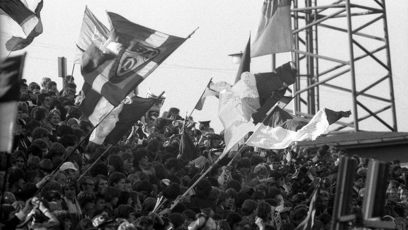 Fans des Berliner FC Dynamo | Bild: SquareOne Entertainment GmbH Fans des Berliner FC Dynamo