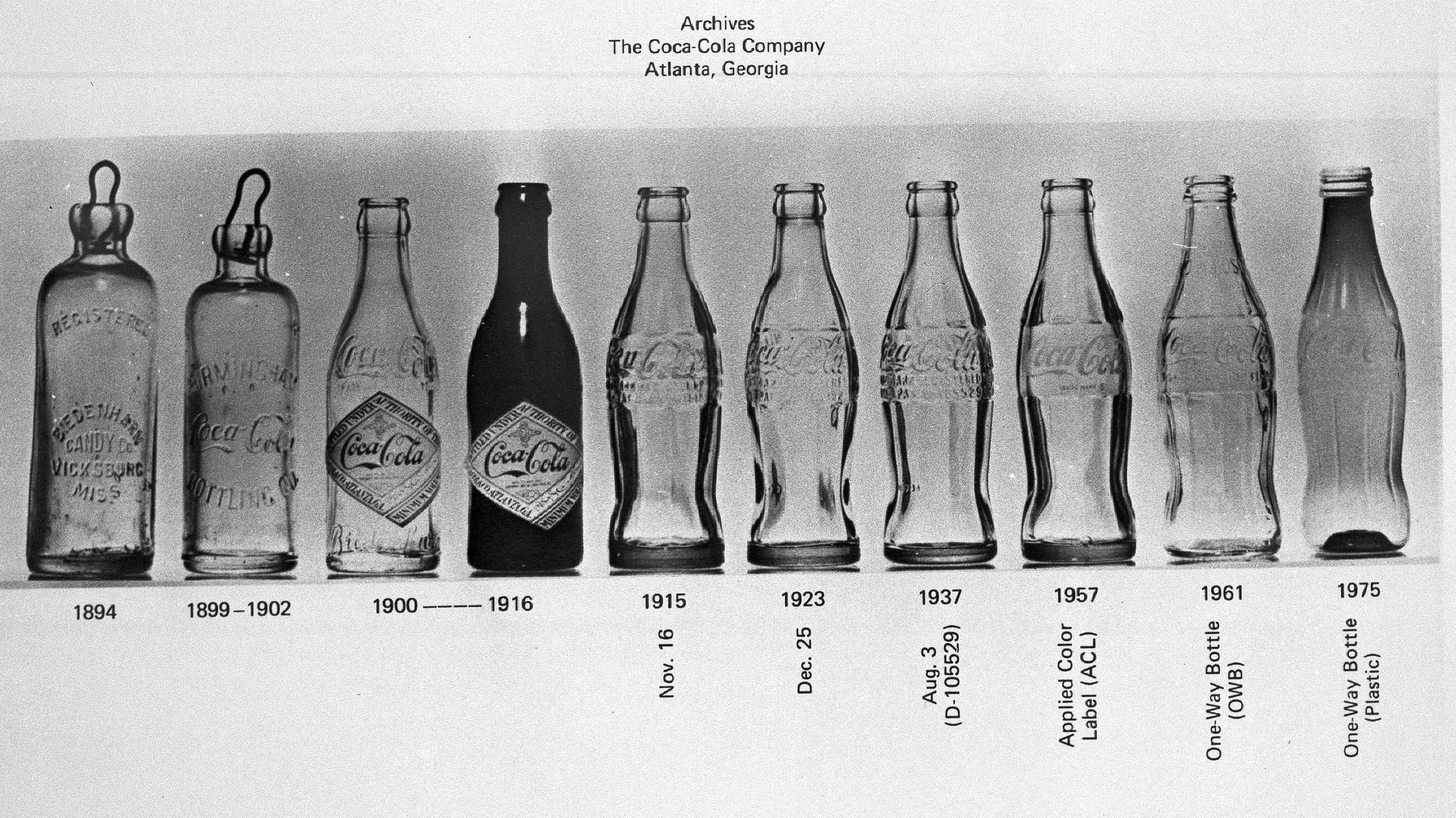 (Symbolbild) Am 12. März 1894 wird Coca Cola erstmals in Flaschen abgefüllt und später zum Aushängeschild Amerikas und Symbol westlicher Kultur.