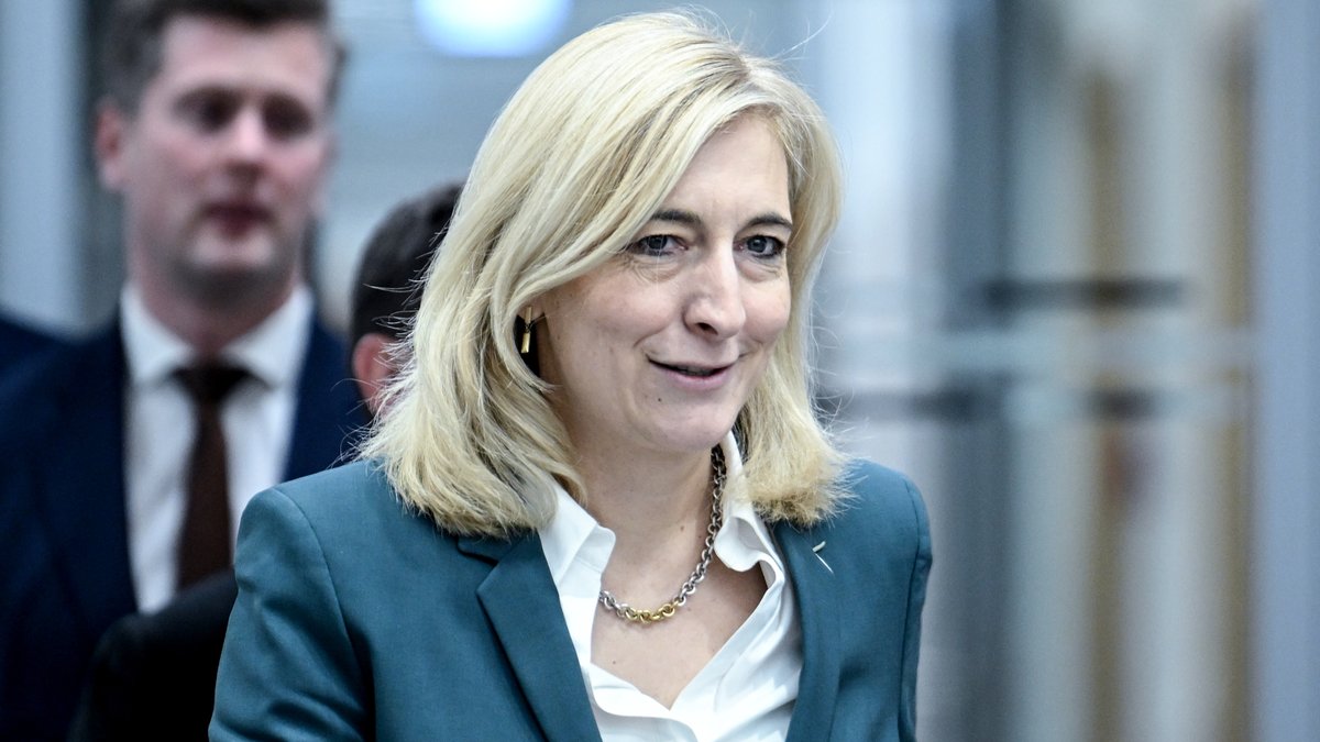 Warken: Zusatzbeitrag für Krankenkassen soll 2026 stabil bleiben