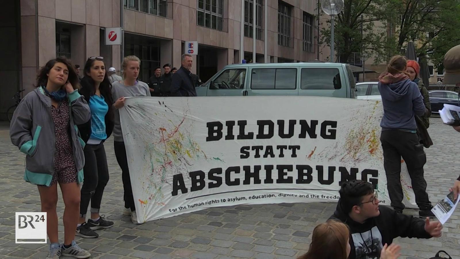 Schüler protestieren in Nürnberg gegen Abschiebungen BR24