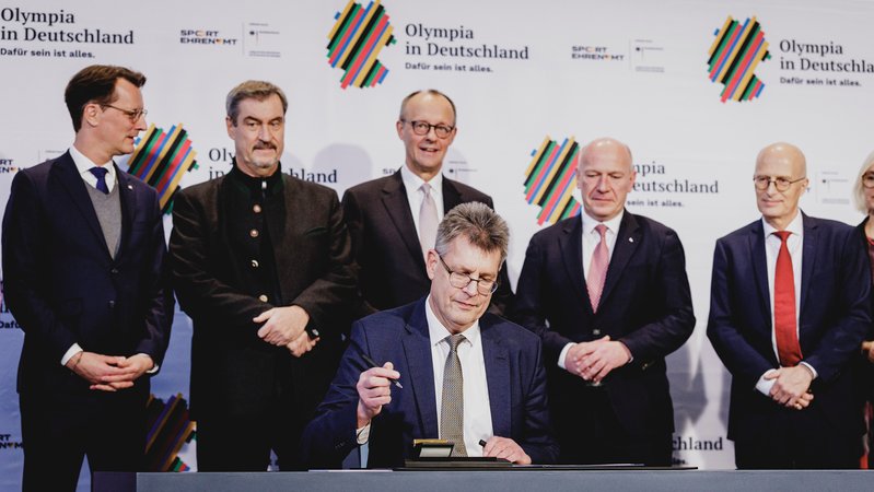 Hendrik Wüst, Markus Söder, Friedrich Merz, Thomas Weikert, Kai Wegner und Peter Tschentscher | Bild: picture alliance / photothek.de | Florian Gaertner Hendrik Wüst, Markus Söder, Friedrich Merz, Thomas Weikert, Kai Wegner und Peter Tschentscher