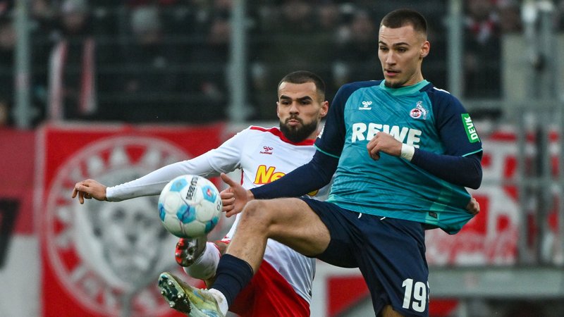 Spielszene SSV Jahn Regensburg - 1. FC Köln | Bild: picture-alliance/dpa Spielszene SSV Jahn Regensburg - 1. FC Köln