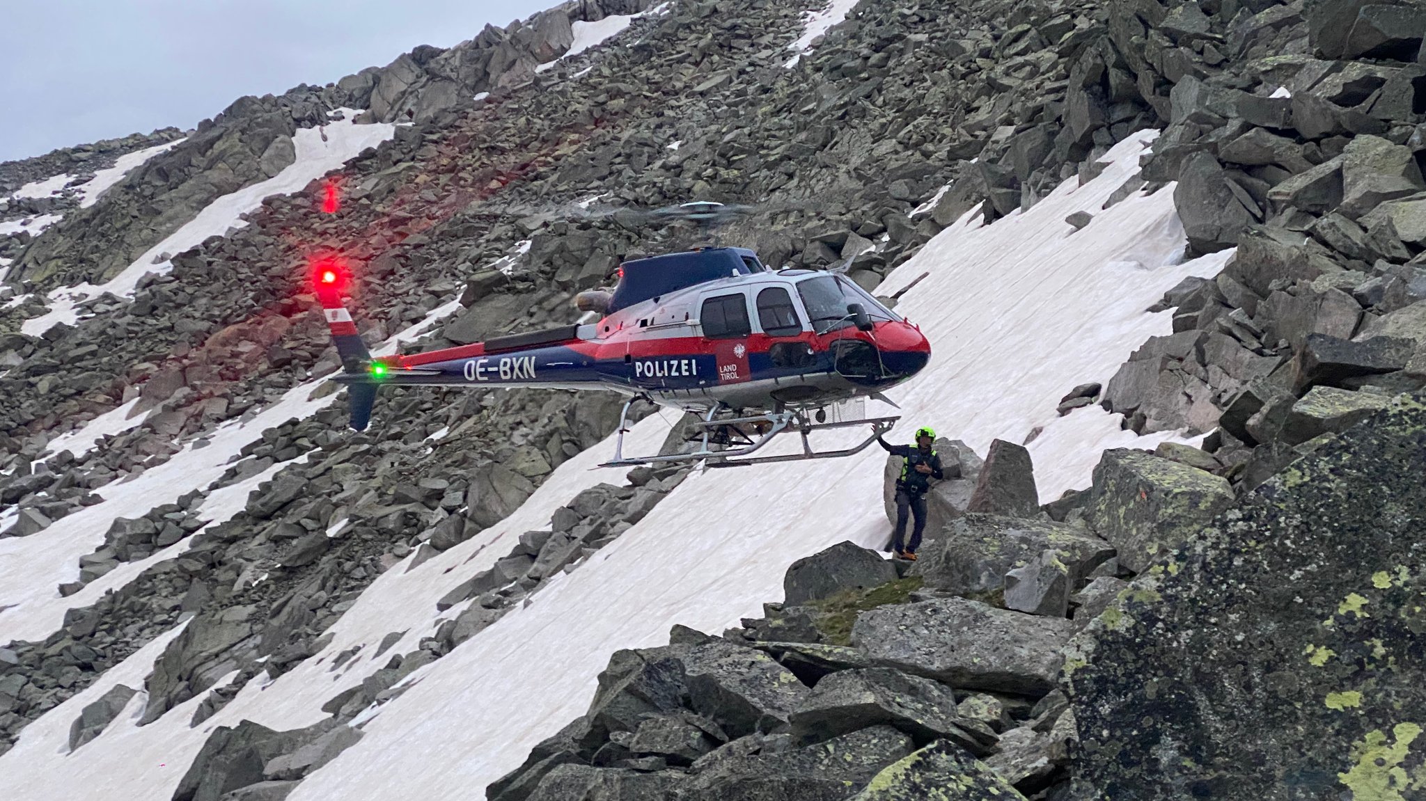 Ein Hubschrauber der österreichischen Polizei 