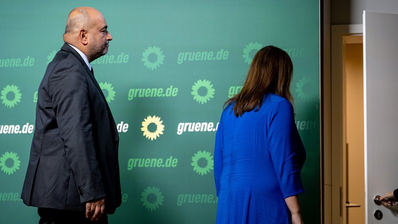 Die Grünen- Bundesvorsitzenden Ricarda Lang und Omid Nouripou | Bild: picture alliance/dpa | Fabian Sommer Die Grünen- Bundesvorsitzenden Ricarda Lang und Omid Nouripou