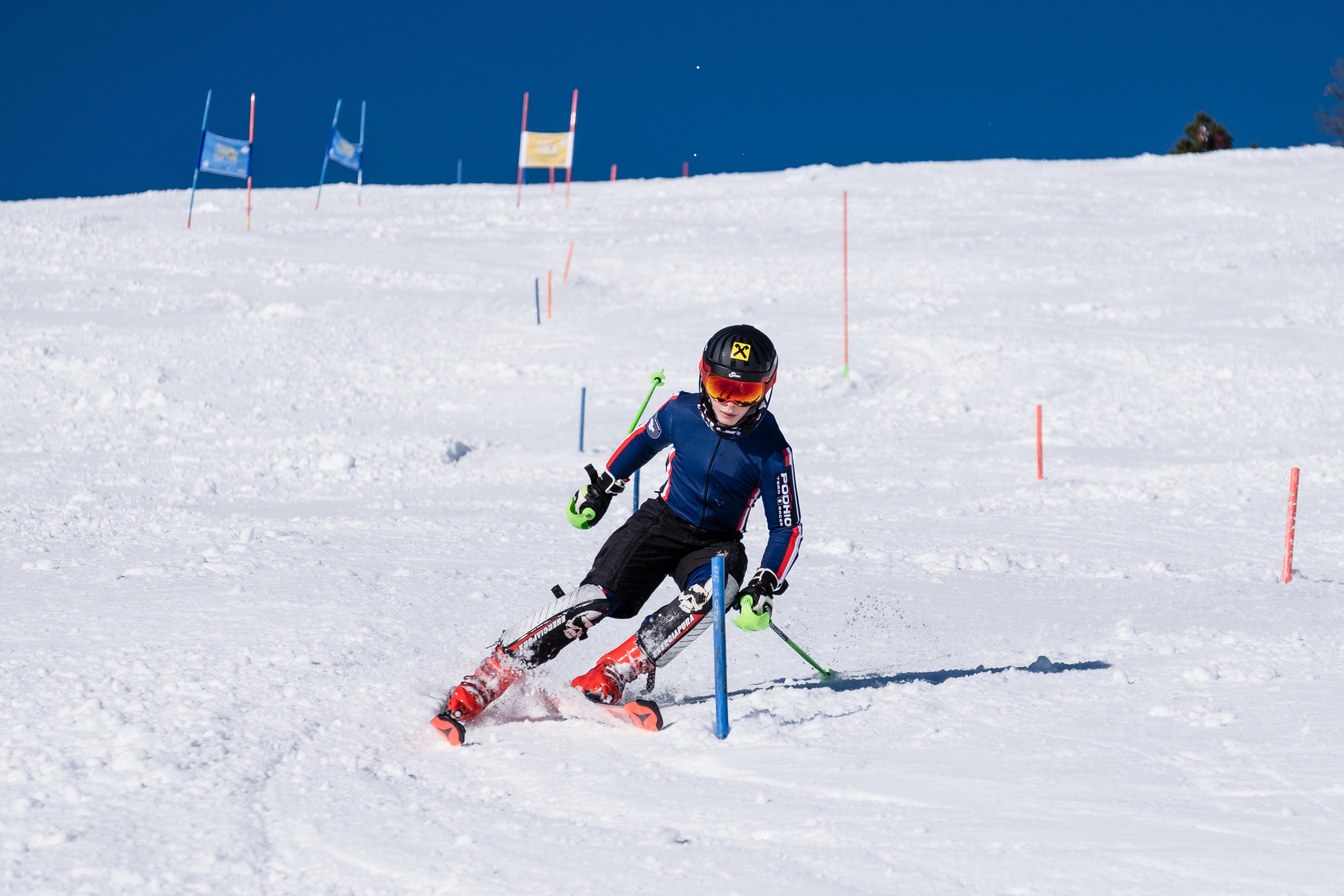 Kind beim Ski-Training