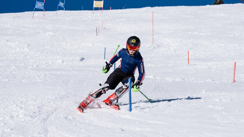 Kind beim Ski-Training | Bild: picture-alliance/dpa Kind beim Ski-Training