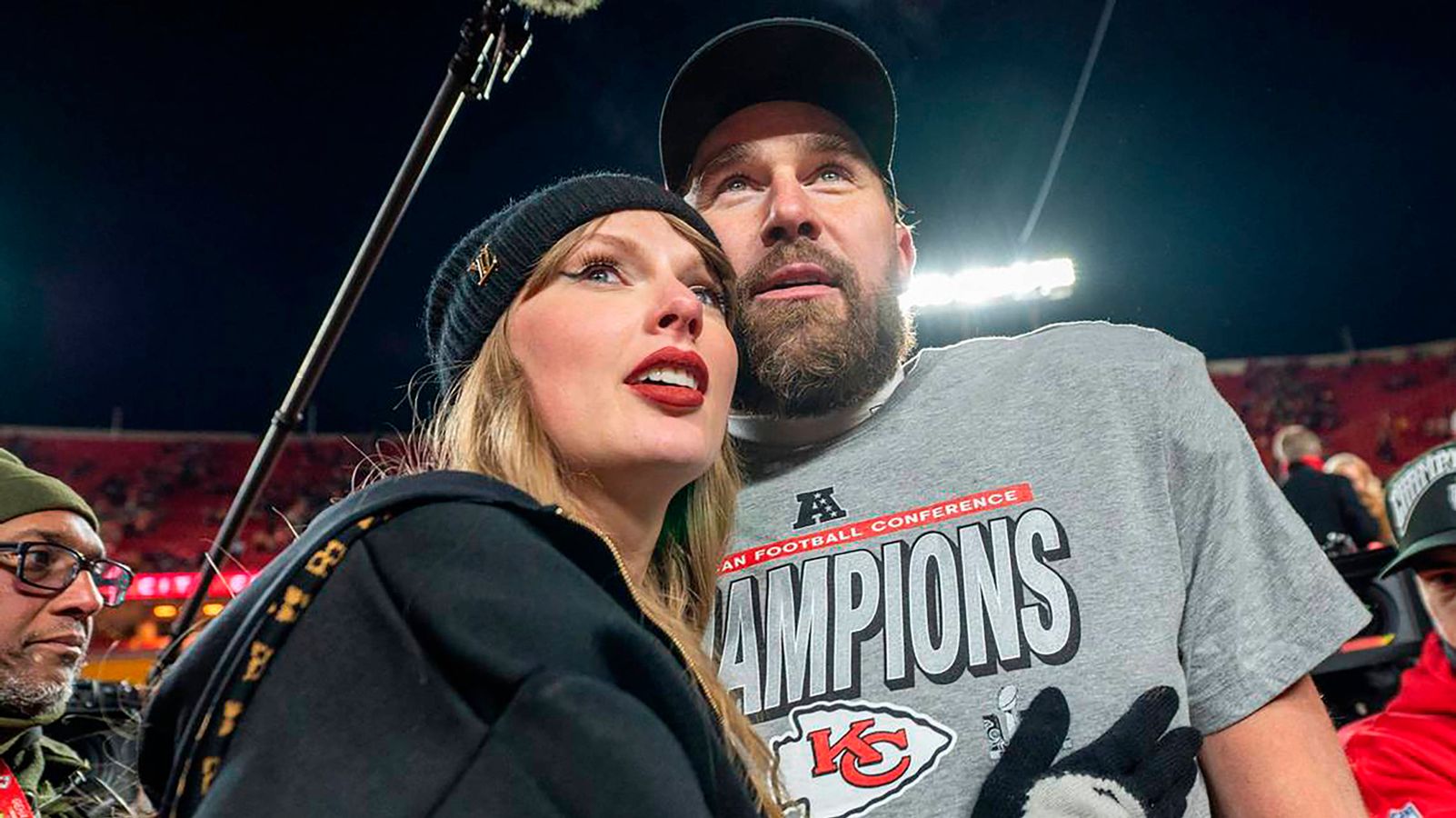 Taylor Swift und Travis Kelce am 26.08.2025 nach dem AFC Championship Game in Kansas City, USA.