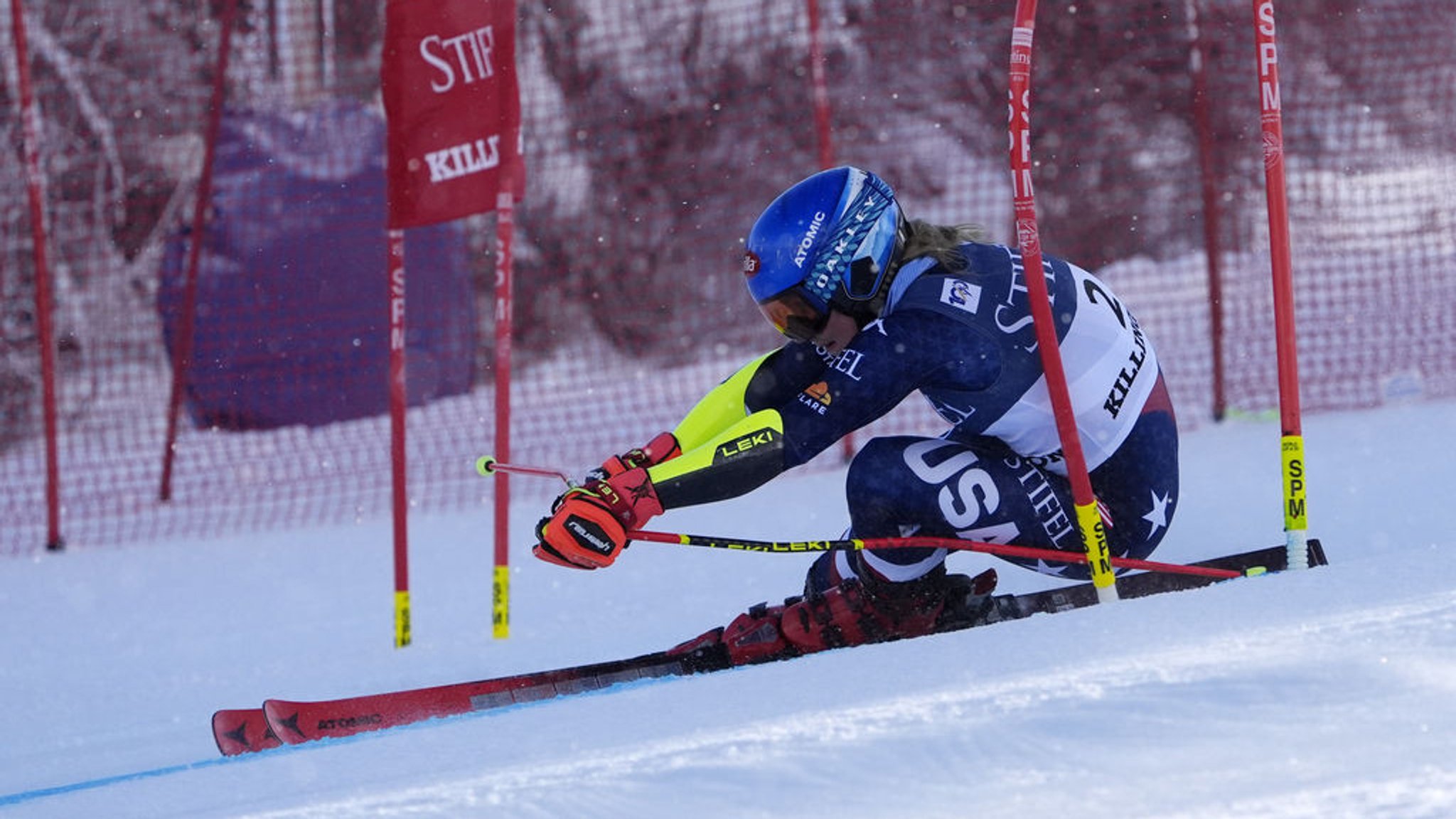 ARCHIV - 30.11.2024, USA, Killington: Ski alpin: Weltcup, Riesenslalom, Damen. Die US-Amerikanerin Mikaela Shiffrin in Aktion. (zu dpa: «Nach Operation: Ski-Star Shiffrin droht Saison-Aus») Foto: Robert F. Bukaty/AP/dpa +++ dpa-Bildfunk +++