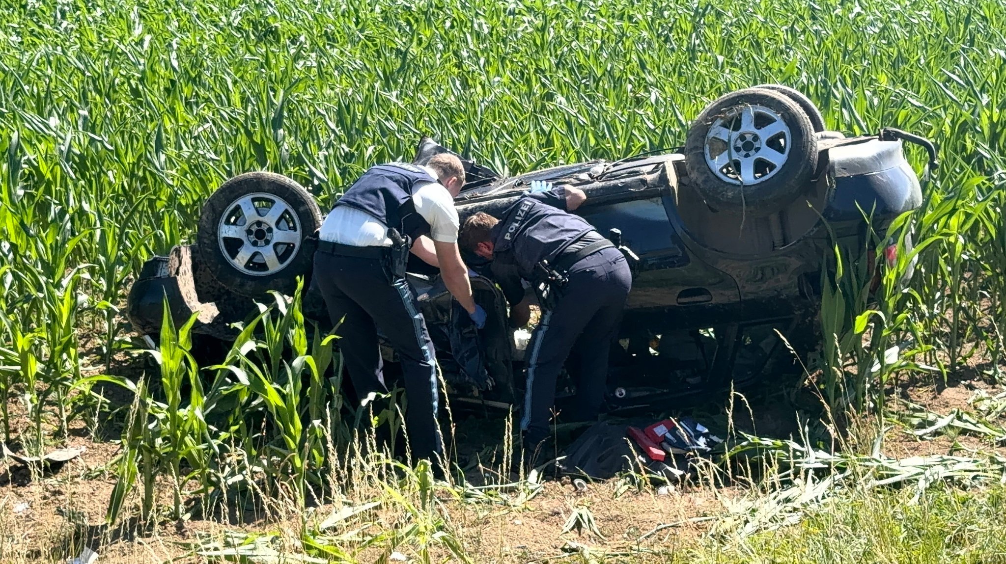 Nicht angeschnallt: 21-Jähriger bei Unfall aus Auto geschleudert