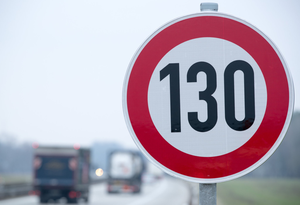 Geschwindigkeitsbegrenzung von 130 Stundenkilometern auf einer deutschen Autobahn