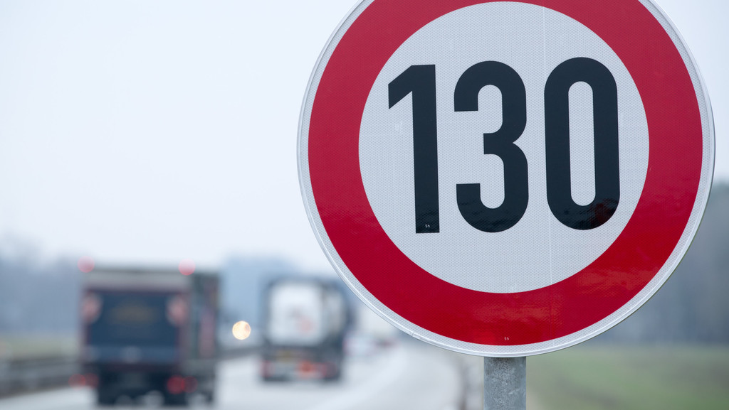 Geschwindigkeitsbegrenzung von 130 Stundenkilometern auf einer deutschen Autobahn