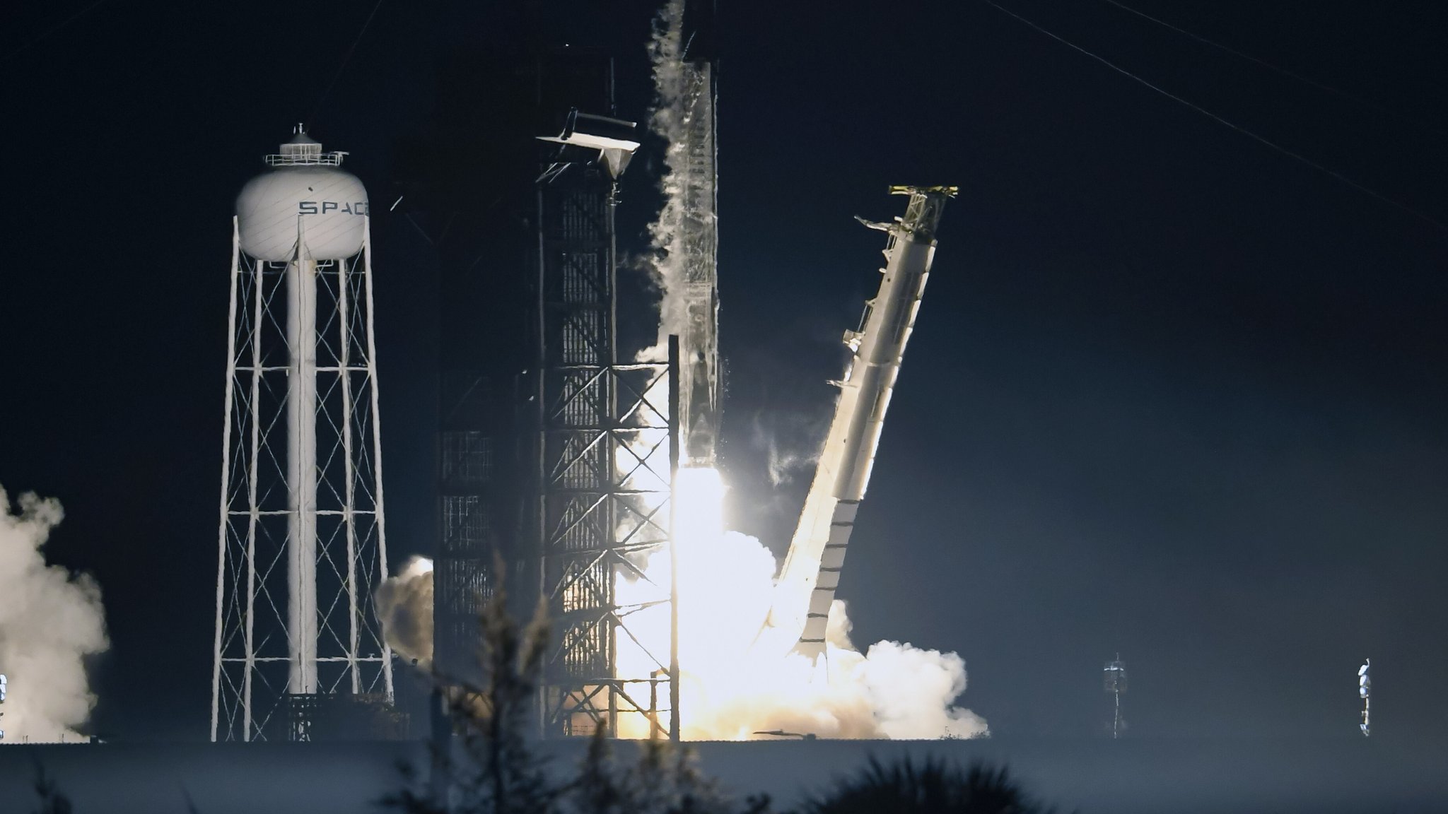 SpaceX Falcon 9 Rakete im Start