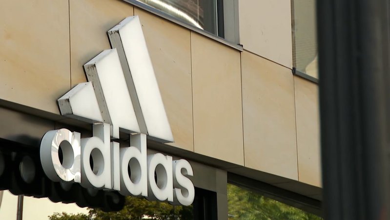 Das Adidas Logo. | Bild: BR Das Adidas Logo.