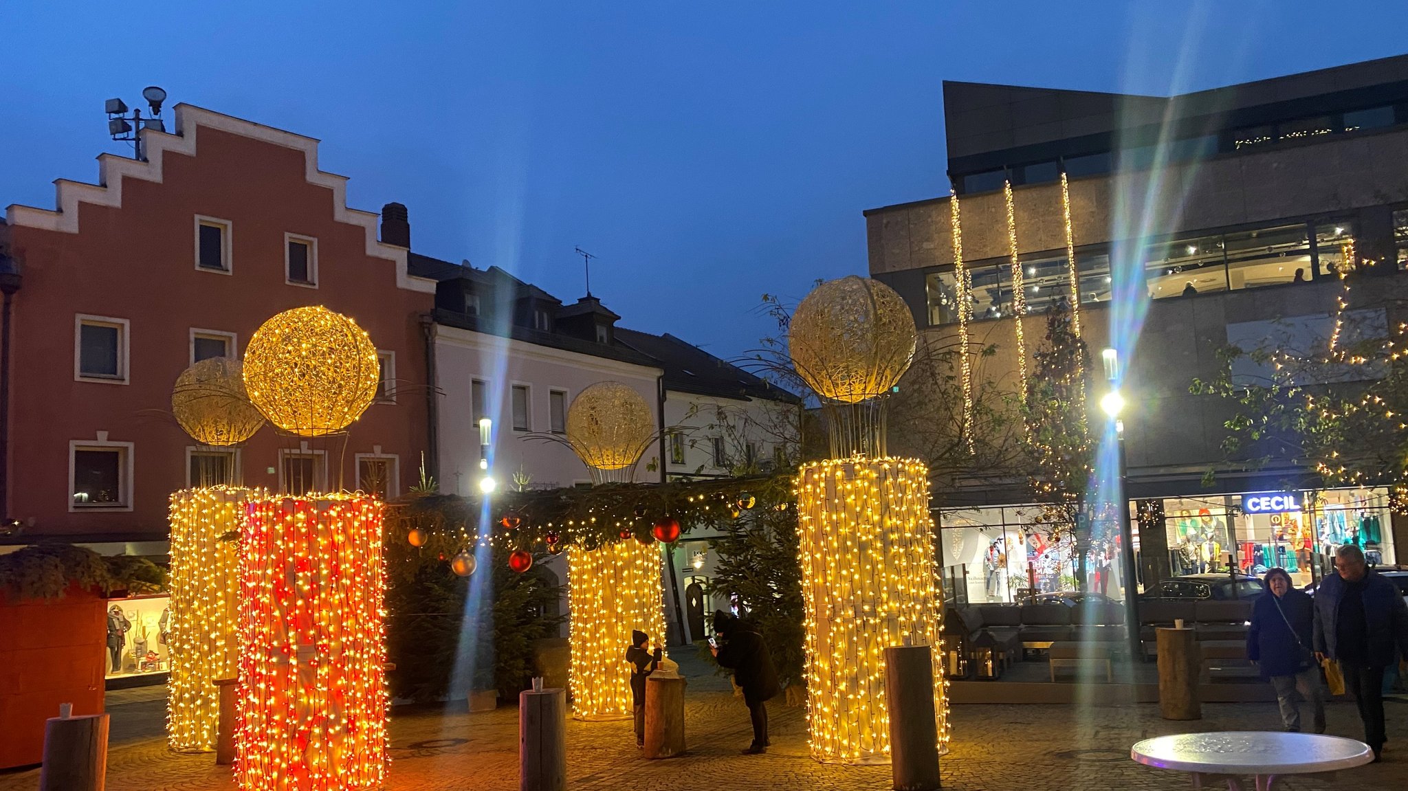 Weihnachtsbeleuchtung in der Innenstadt von Cham