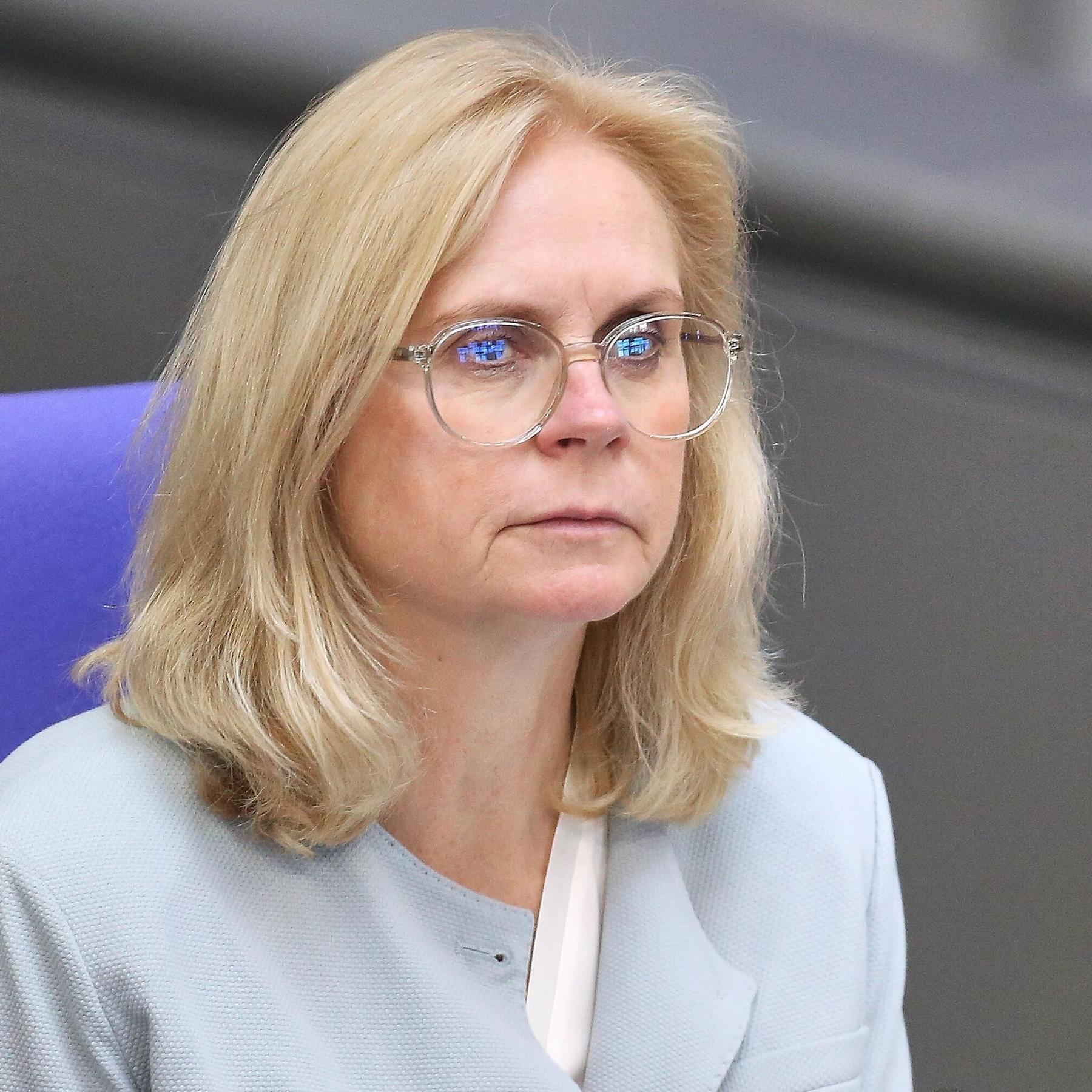 Lindholz: "Der Bundestag verkommt langsam zur Kulisse für Social Media"