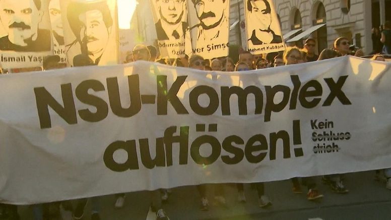 Demonstranten fordern weitere Aufklärung nach dem Ende des NSU-Prozess 2018 (Archiv) | Bild:BR