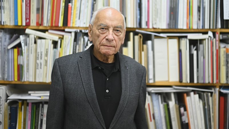 Der Schriftsteller Eugen Gomringer im Jahr 2020 | Bild: picture alliance/dpa | Nicolas Armer Der Schriftsteller Eugen Gomringer im Jahr 2020