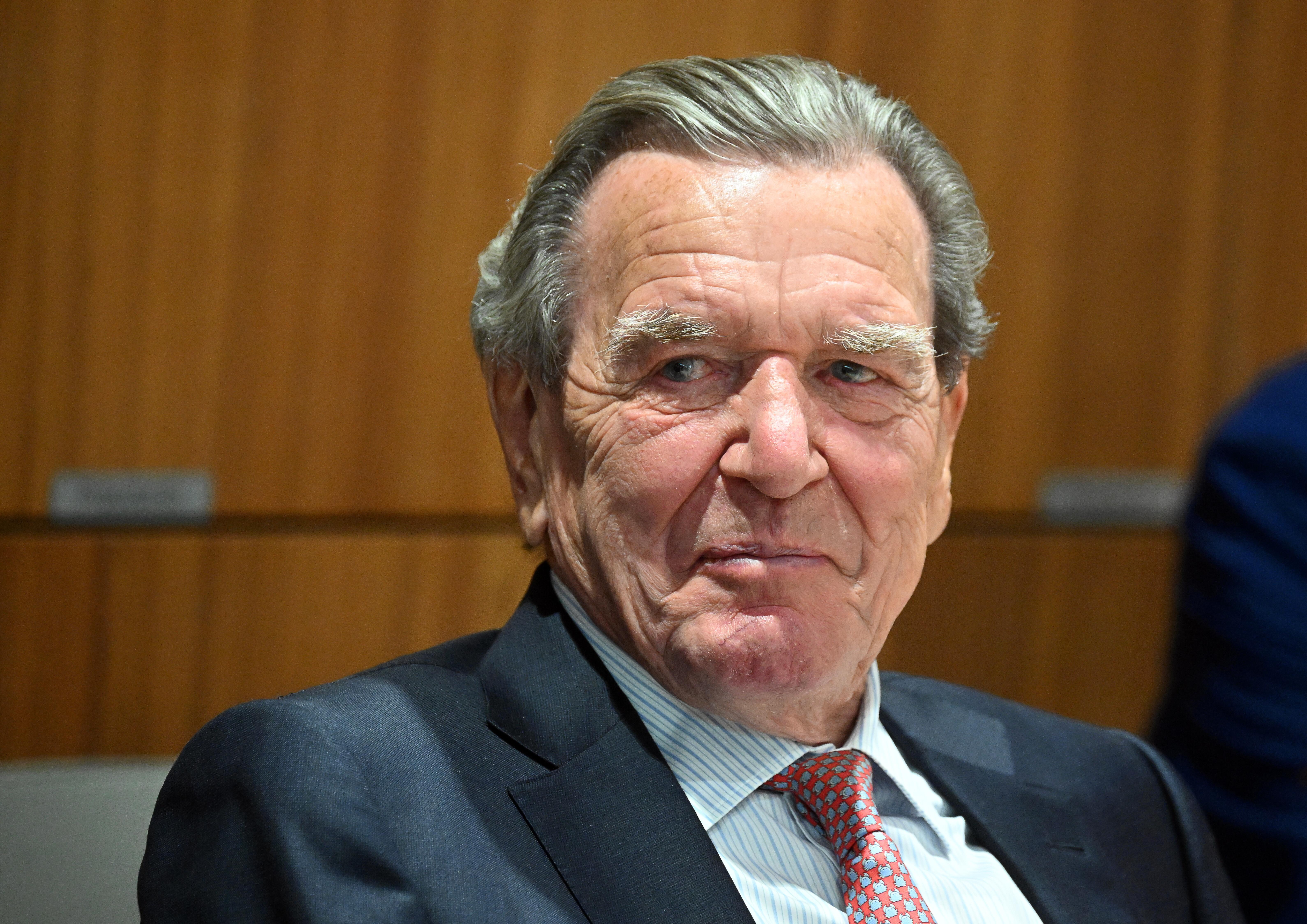 Schröder as mediator? Putin proposal triggers debate