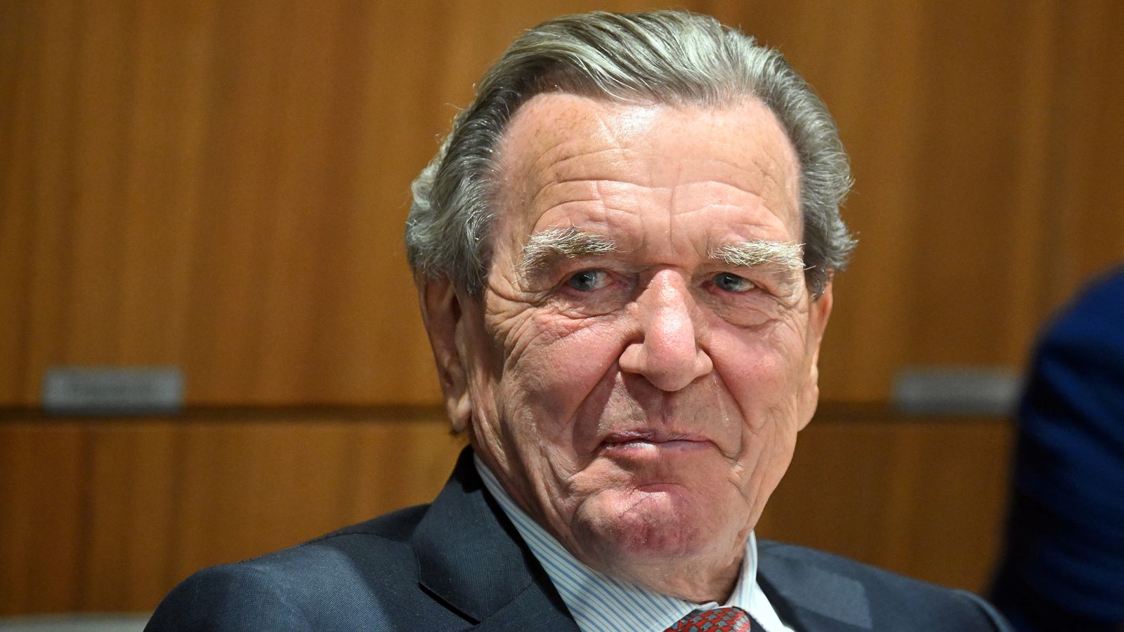 Schröder as mediator? Putin proposal triggers debate