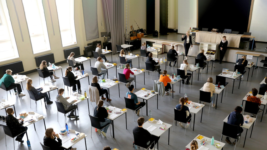 Abitur-Prüfungen | Bild: Bayerischer Rundfunk 2022 Abitur-Prüfungen