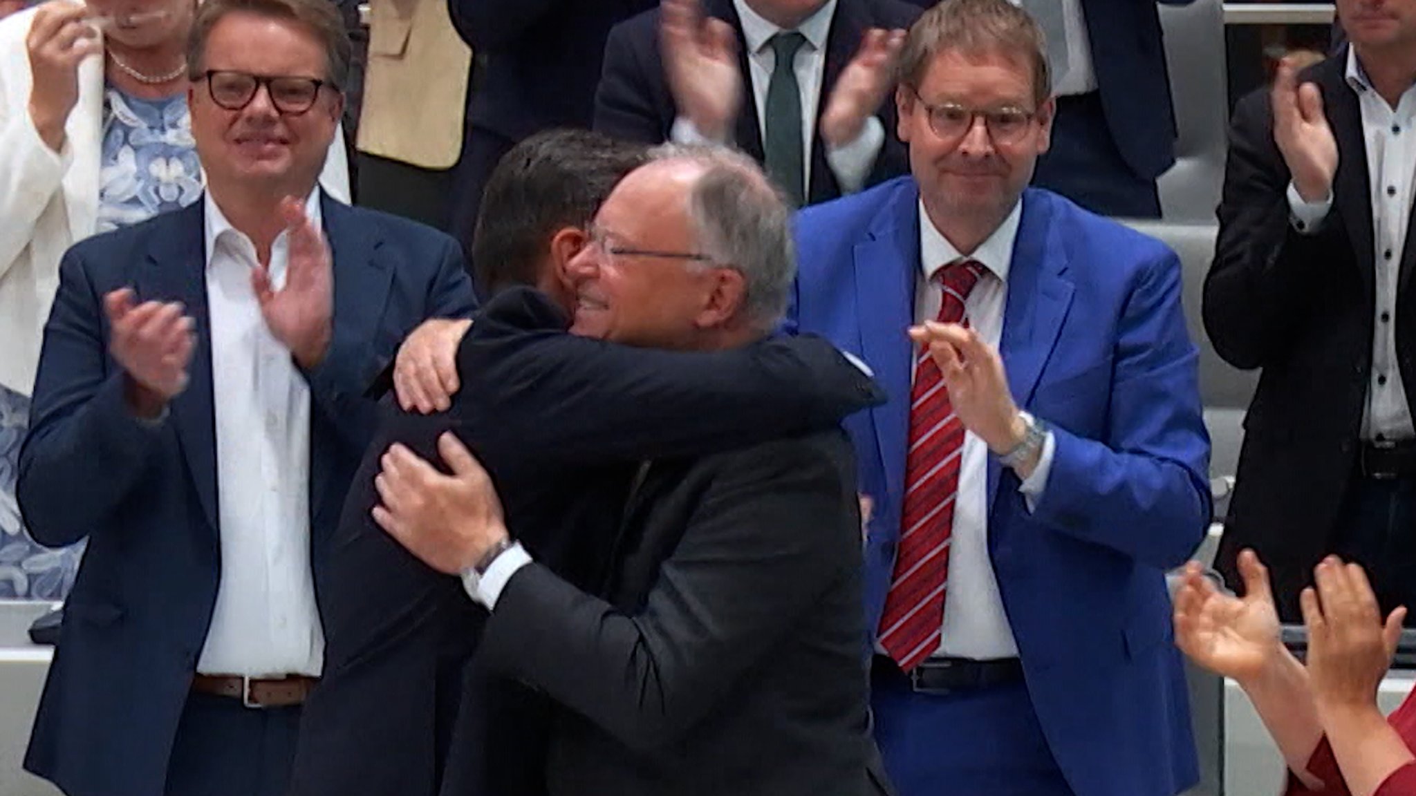 Standing Ovations für den neugewählten Ministerpräsidenten