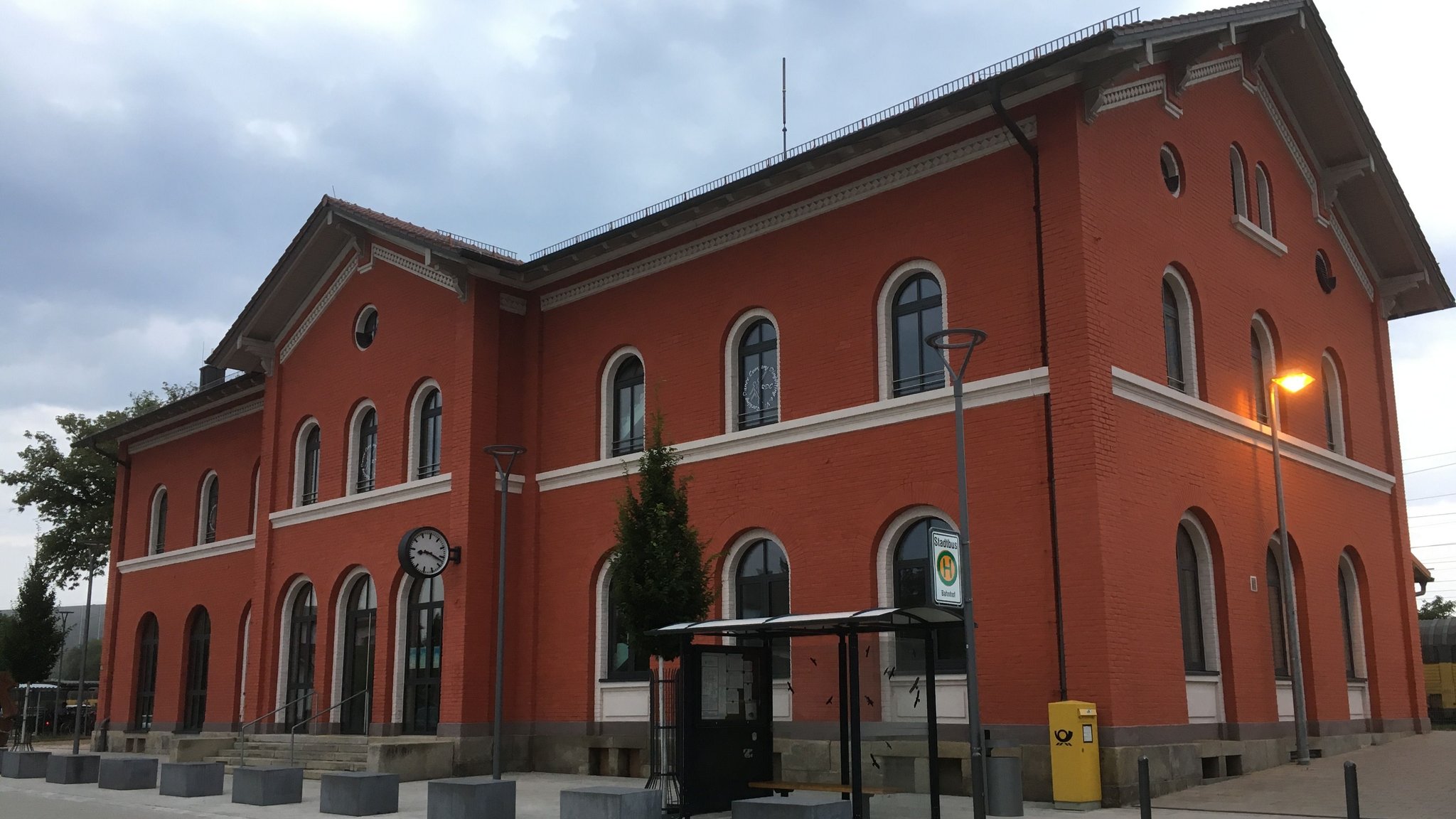 Der Bahnhof in Dingolfing | Bild: BR/Guido Fromm Der Bahnhof in Dingolfing