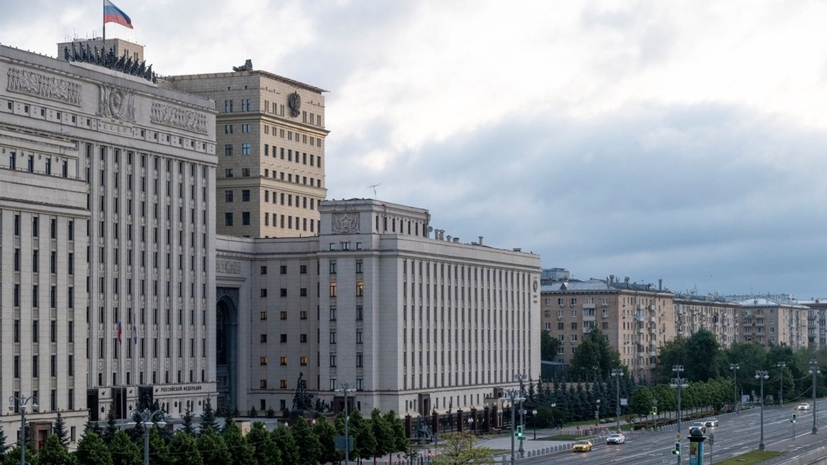 Ein Blick auf das Gebäude des russischen Verteidigungsministeriums in Moskau.