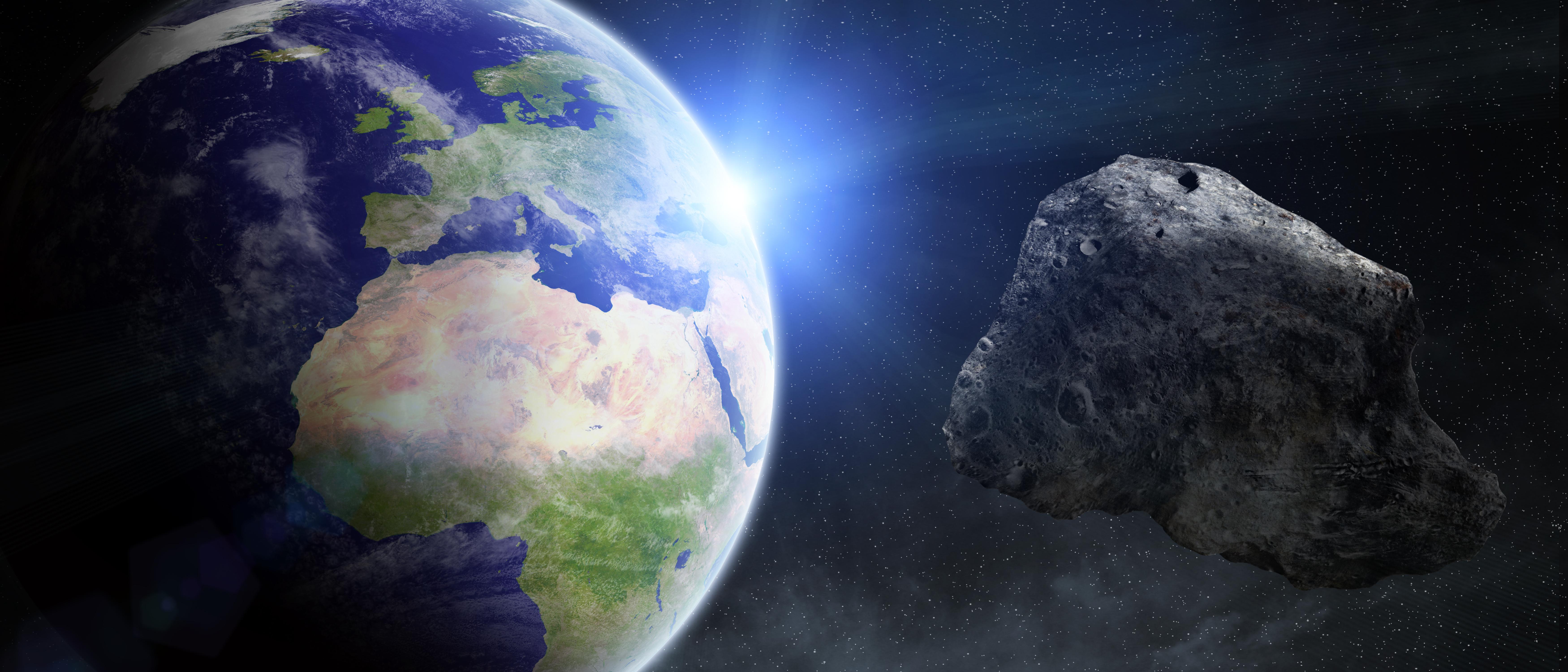 Asteroid fliegt knapp an der Erde vorbei BR24