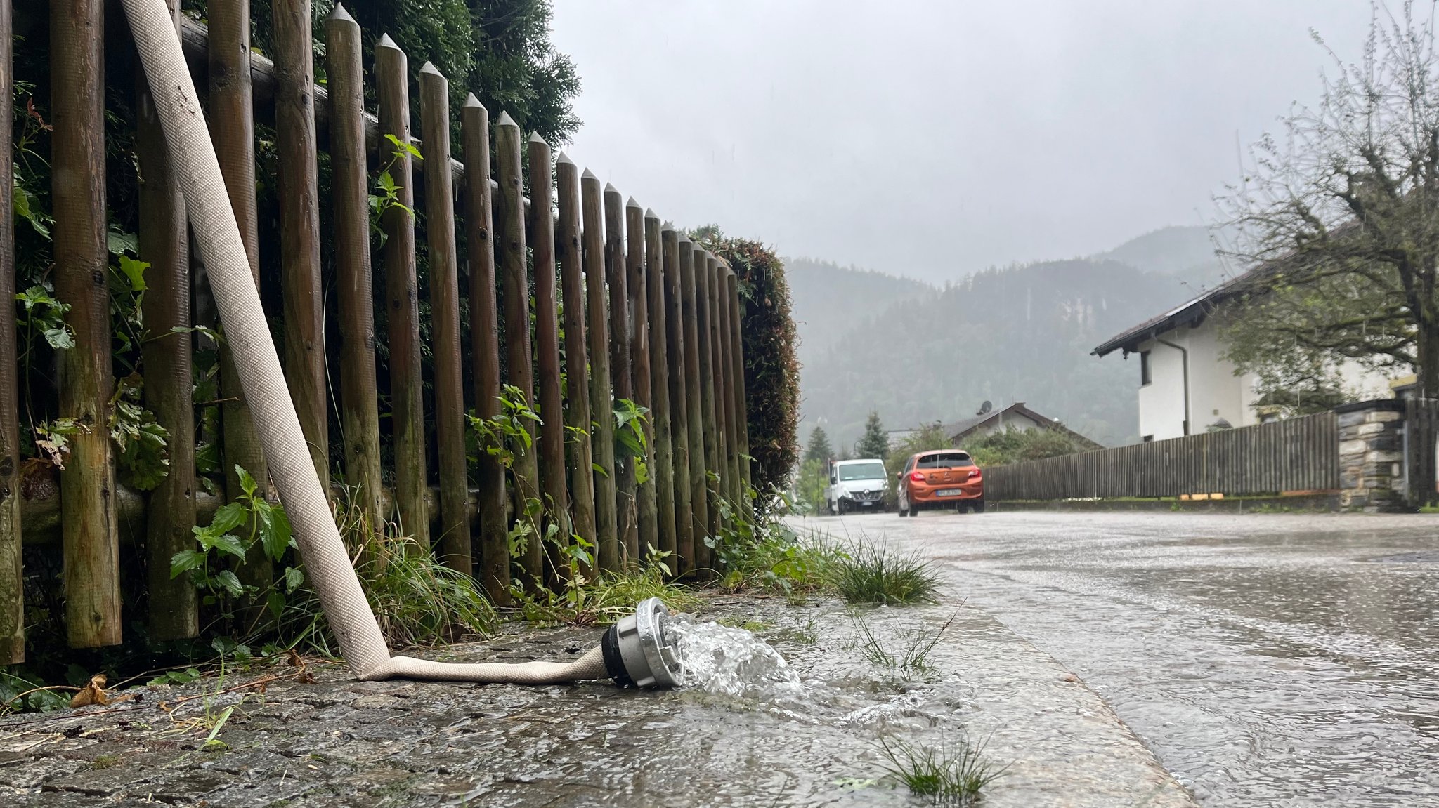 Unwetter in Bayern - Dauerregen und Schneefall im Freistaat