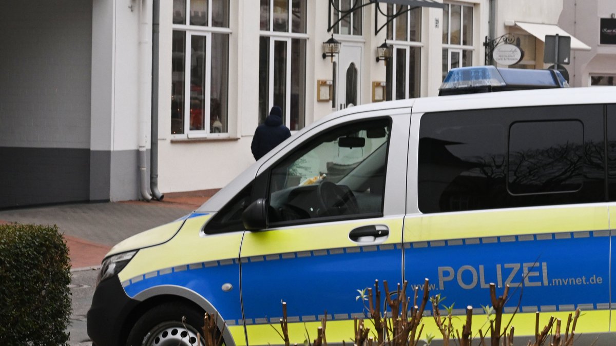 In einem Hotel auf der Ostsee-Insel Usedom ist es am Vormittag zu einem tödlichen Unfall gekommen. 
