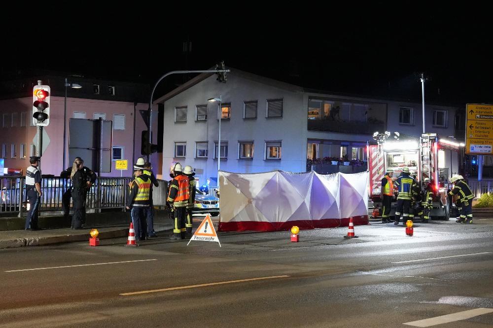 Einsatzkräfte an der Unfallstelle