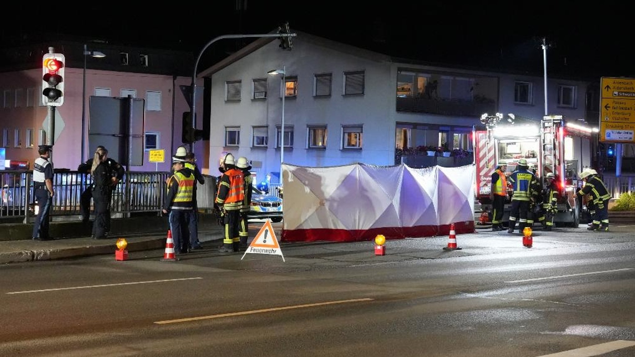 Einsatzkräfte an der Unfallstelle