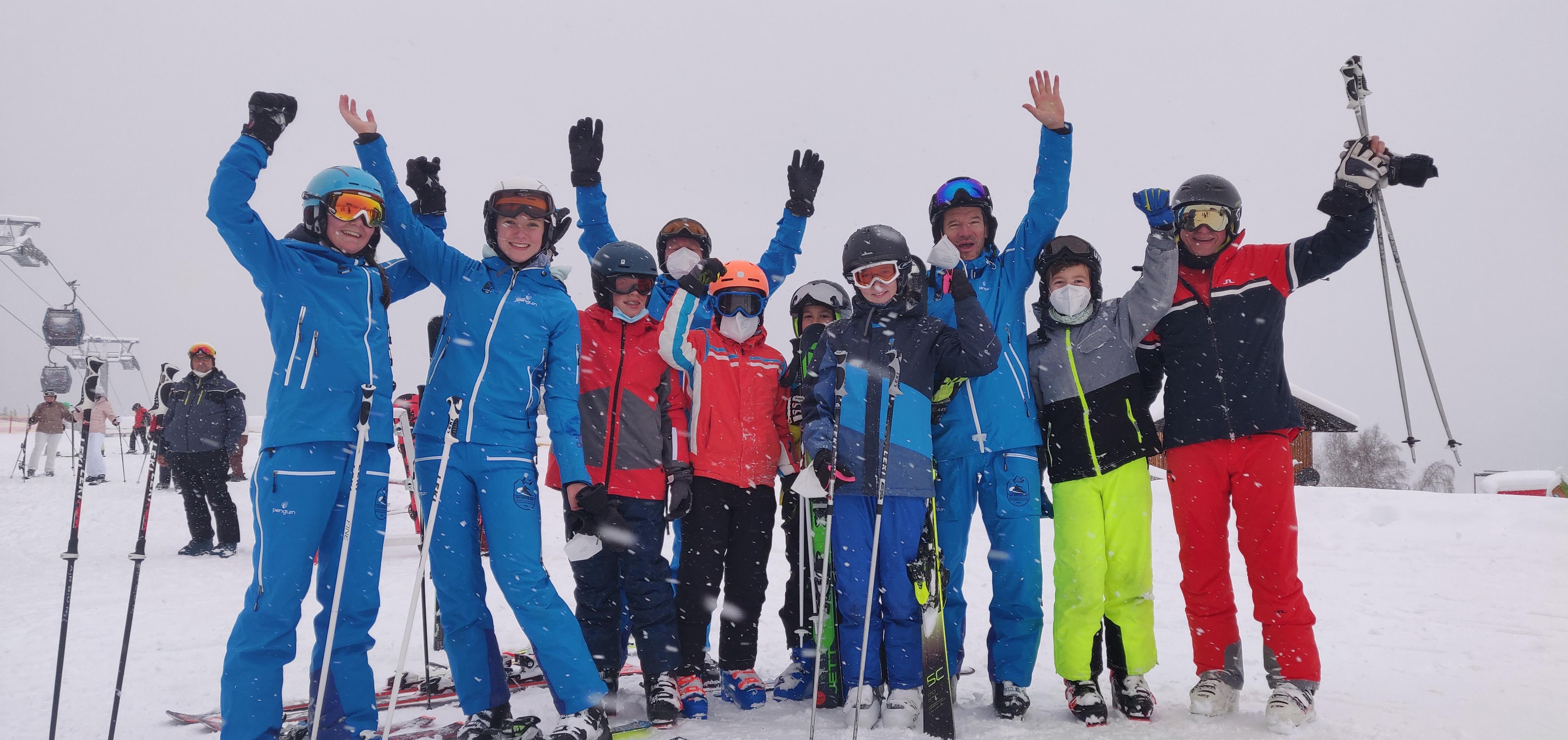 Wintersport und Corona-Regeln: Skifahrer an der Mittelstation Söllereck bei Oberstdorf  | Bild:BR/Christian Wagner