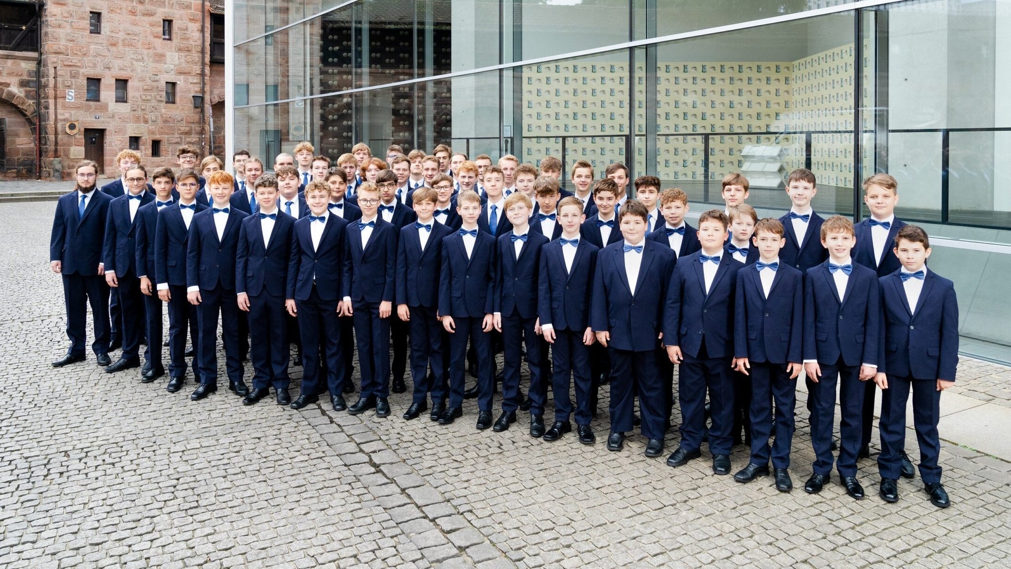 Windsbacher Knabenchor vor dem Neuen Museum Nürnberg