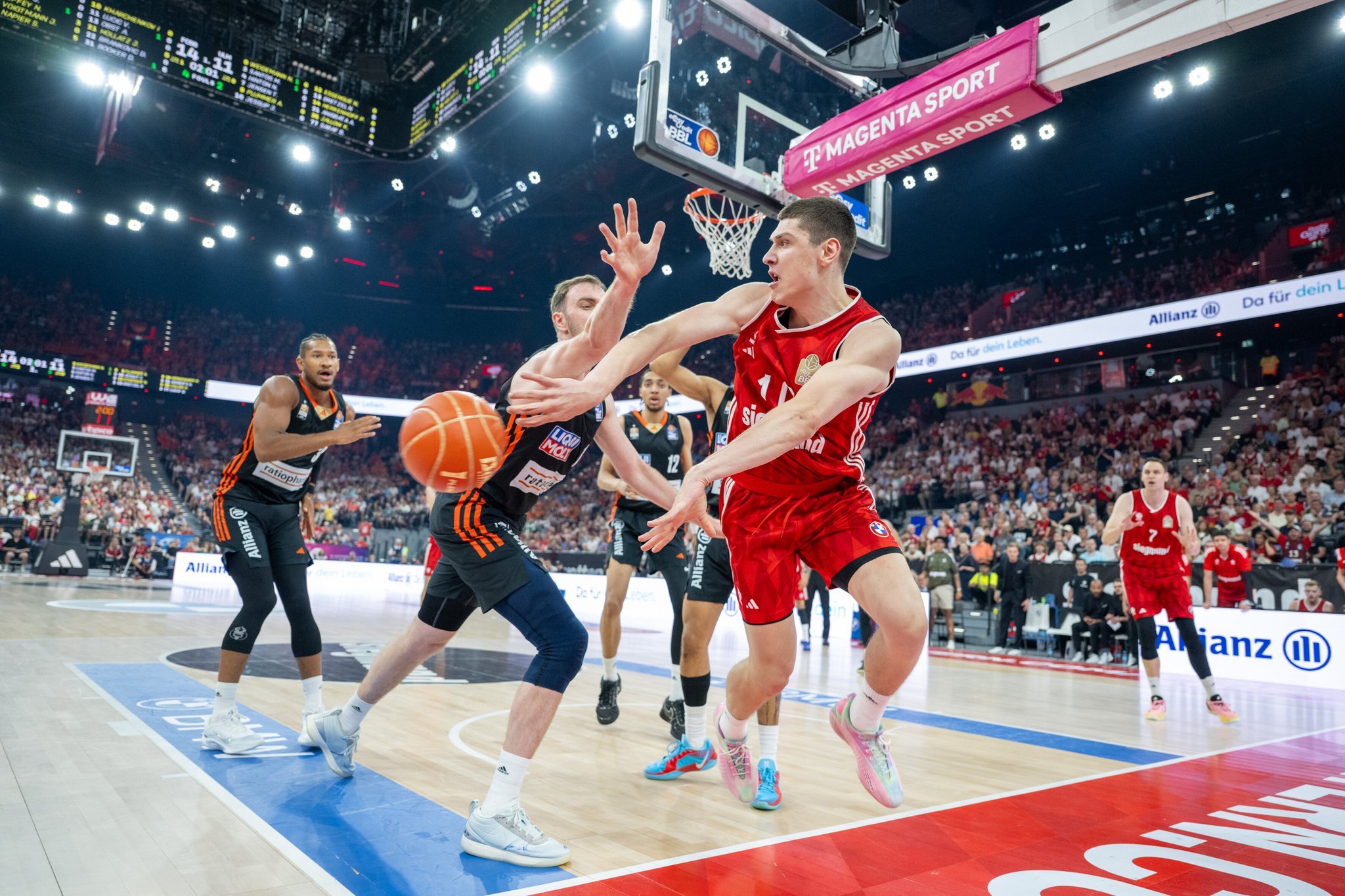 Basketball-Spielszene: FC Bayern - ratiopharm Ulm